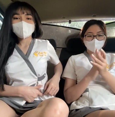 Clipe de sexo 2 crianças tiram uma selfie no táxi